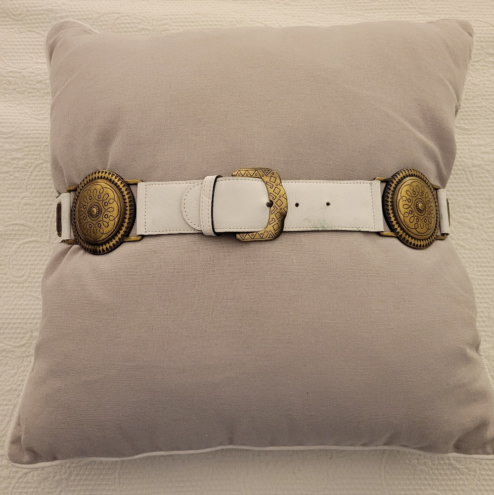 Vintage Avignon white leather and brass medallion belt